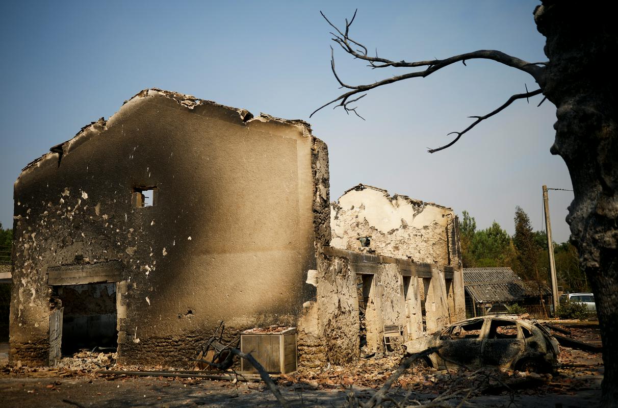 Uničenje v kraju Belin-Beliet v departmaju Gironde. Foto: Reuters