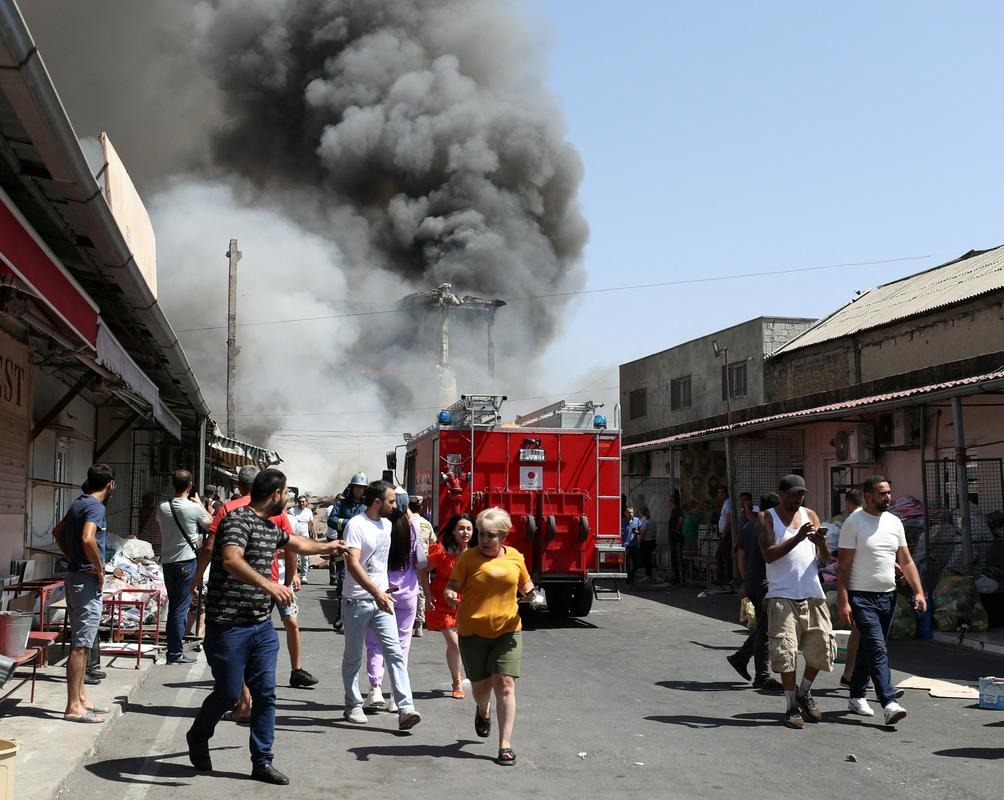 Trgovinski center se je nahajal dva kilometra iz središča Erevana. Foto: Reuters