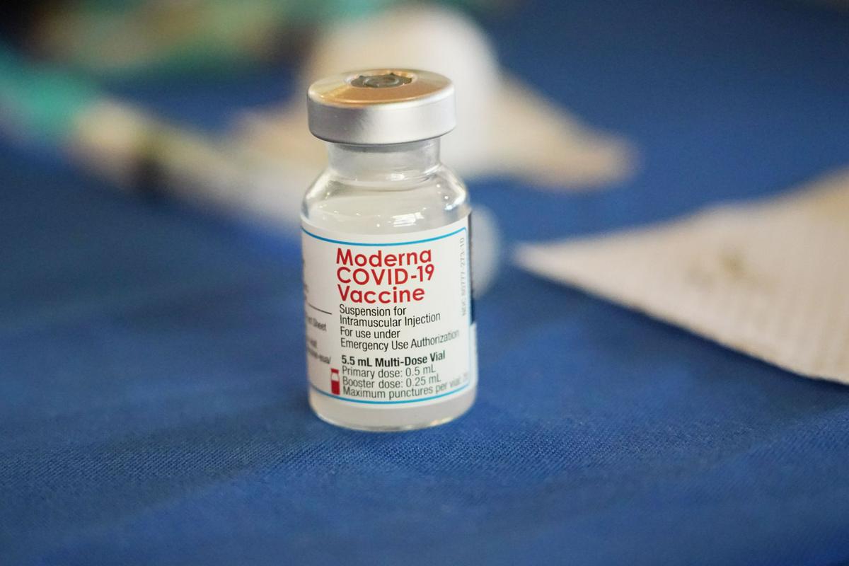 Gre za prvo bivalentno cepivo proti covidu-19, ki je na Otoku dobilo zeleno luč. Foto: AP