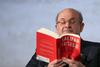 Stotine avtoric in avtorjev bere v podporo Rushdieju