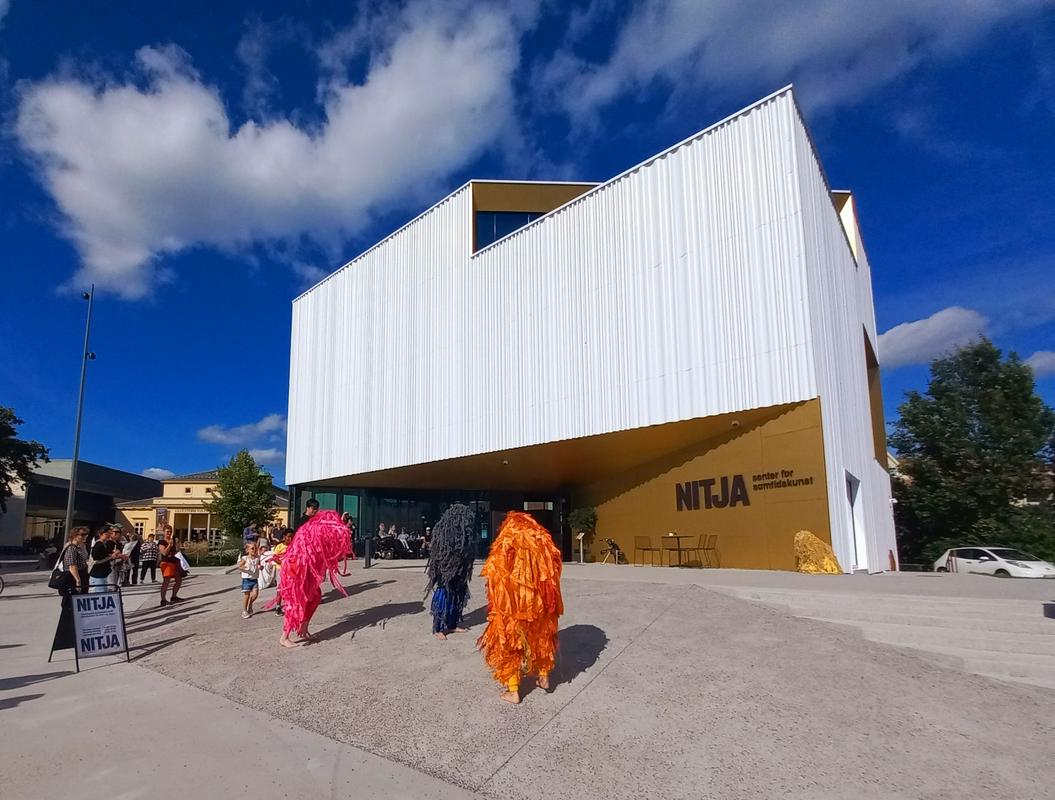 Novi center sodobne umetnosti Nitja v neposredni bližini centra Osla se je odprl lani, njegovo arhitekturo so zasnovali v biroju Haugen/Zahar arhitekti, avtorji znanega Muzeja ladje Viking v Oslu. Foto: Nataša Mihelič, Televizija Slovenija