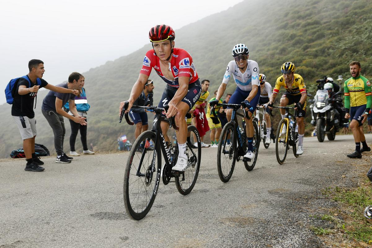 Trojica Evenepoel, Mas in Roglič, ki odstopa od preostalih kapetanov v Španiji in je pred zadnjimi šestimi etapami v dveh minutah razlike. Foto: ASO/Unipublic/Luis Angel Gomez / SprintCycling