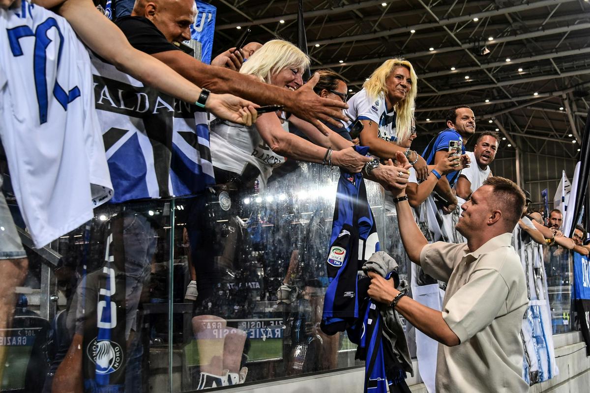 This is how Ilicic said goodbye to the Atalanta fans, who keep him in very fond memory.  Photo: EPA