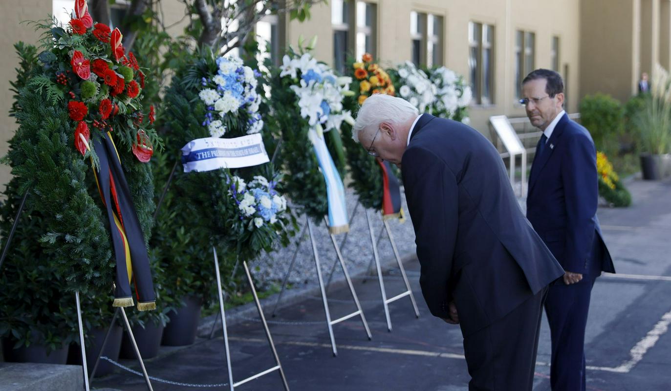 Nemški predsednik Steinmeier se je poklonil žrtvam terorističnega napada. Foto: EPA