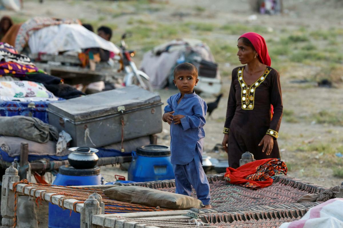 Več sto tisoč ljudi je ostalo brez domov. Foto: Reuters