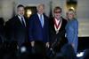Aktivizem, moč glasbe in dobrota: Elton John po nastopu v Beli hiši prejel nagrado
