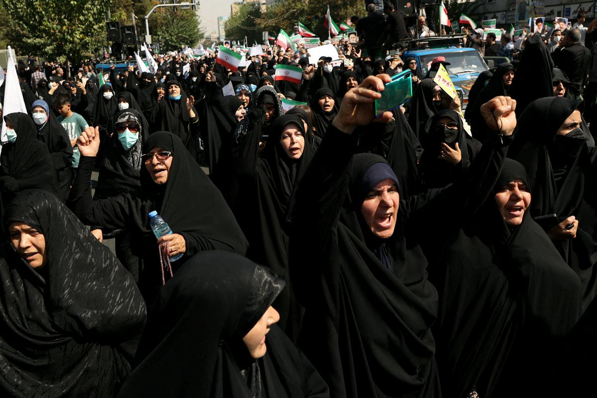 V Iranu se odvijajo tudi shodi v podporo vladi in proti protivladnim protestom. Foto: Reuters