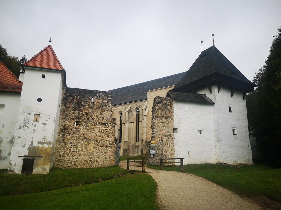 Po dveh letih del so odprli prenovljeno cerkev Žičke kartuzije