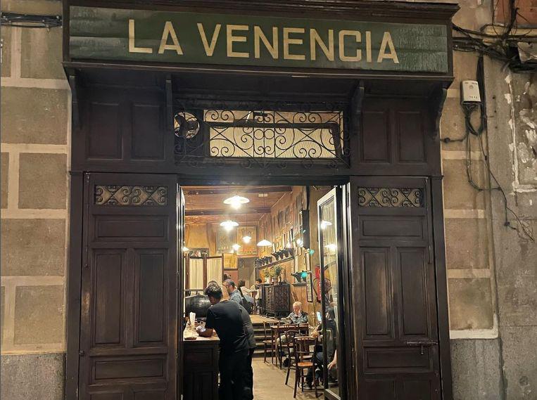 La Venencia – najbolj edinstveni bar Španije. Strežejo samo šerije, fotografiranje prepovedano.