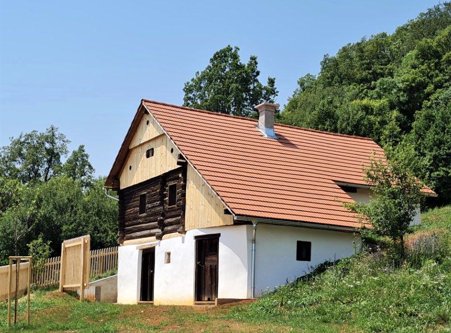Polzelska občina je obnovo pesničine rojstne hiše končala poleti. Foto: Občina Polzela