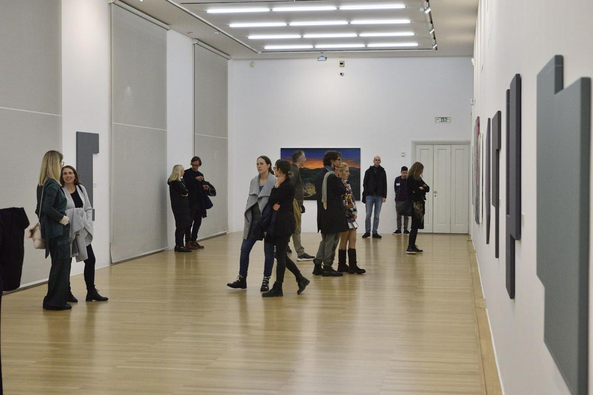 V Moderni galeriji smo odprli razstavo Momental-mente, njenega odprtja pa se predstavniki ministrstva za kulturo niso udeležili, v izjavi piše Vaupotič. 