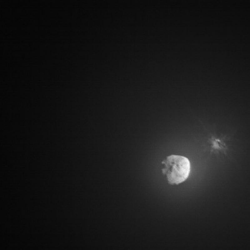 Posnetek sonde LICIACube nekaj minut po trku. Foto: ASI/NASA