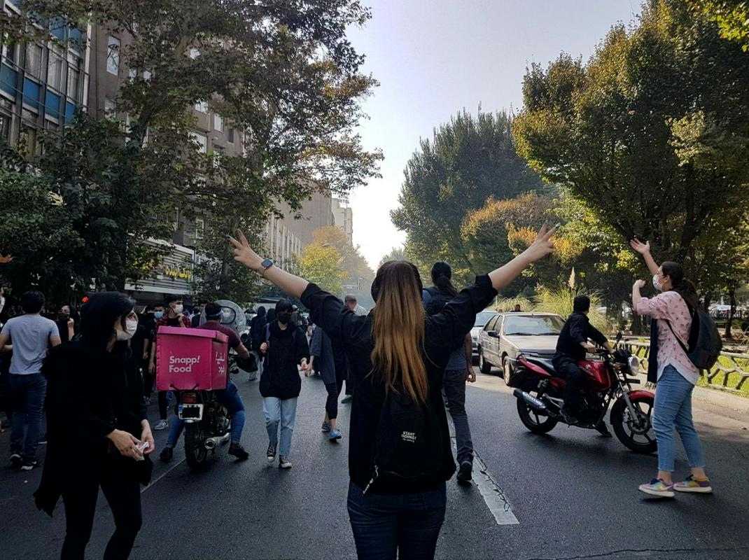 Protest v Teheranu 1. oktobra. Foto: EPA