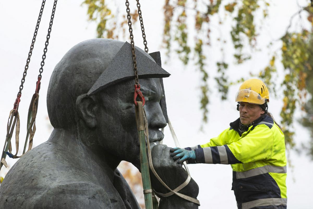 Bronasti doprsni kip v Kotki je bil še zadnji kip Vladimirja Lenina v finskem javnem prostoru. Foto: Reuters