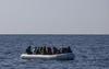 Blizu Lezbosa iz morja potegnili trupla 16 prebežnic, še 15 ljudi pogrešajo