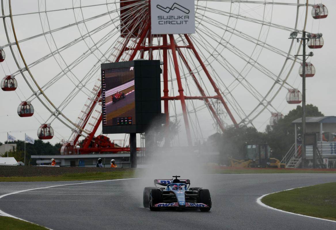 Fernando Alonso and Alpine made the best start to a rainy weekend in Suzuka, where the Japanese GP returns after a two-year break due to the pandemic.  Photo: Reuters