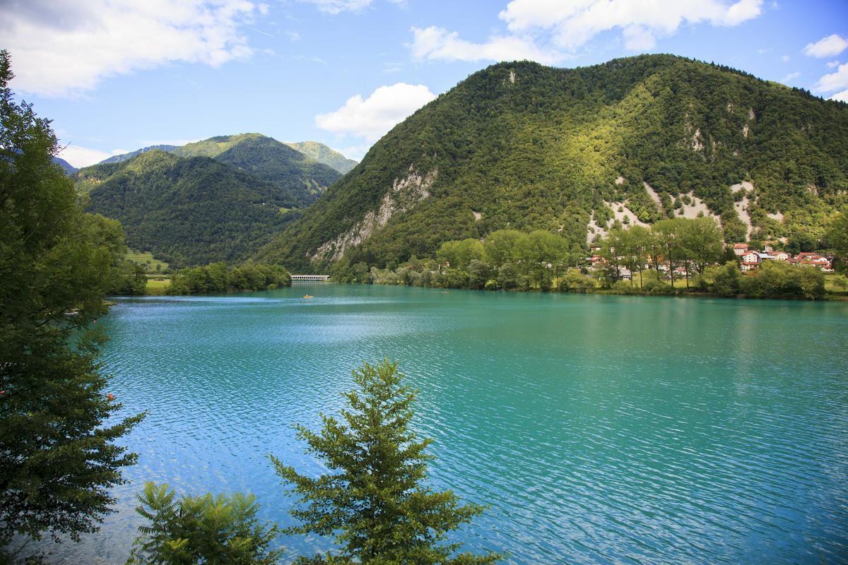 Upokojenci lahko v Sloveniji uživajo v vrsti dejavnosti, so zapisali Britanci. Foto: EPA