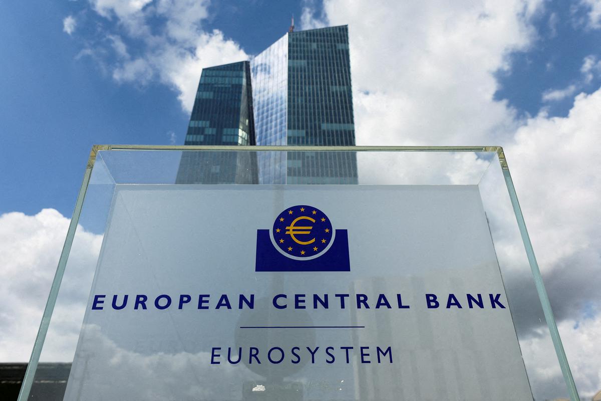 Obrestna mera za glavne operacije refinanciranja oziroma osrednja obrestna mera za evrsko območje, ki je bila od marca 2016 do letošnjega julija pri nič odstotkih, je trenutno pri 1,25 odstotka. Foto: Reuters