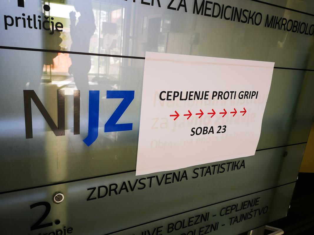 Na NIJZ-ju priporočajo cepljenje proti flu, covidu in pnevmokoknim okužbam. Photo: Radio Maribor/Vesna martinec