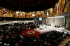 Papež v Bahrajnu opozoril na nestabilne razmere v svetu