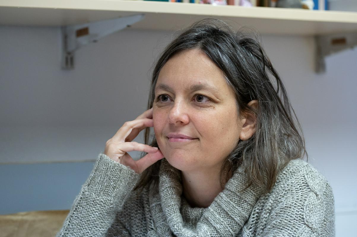 Maja Veselič je docentka na oddelku za azijske študije na FF Ljubljana. Foto: MMC RTV SLO/ Miloš Ojdanić