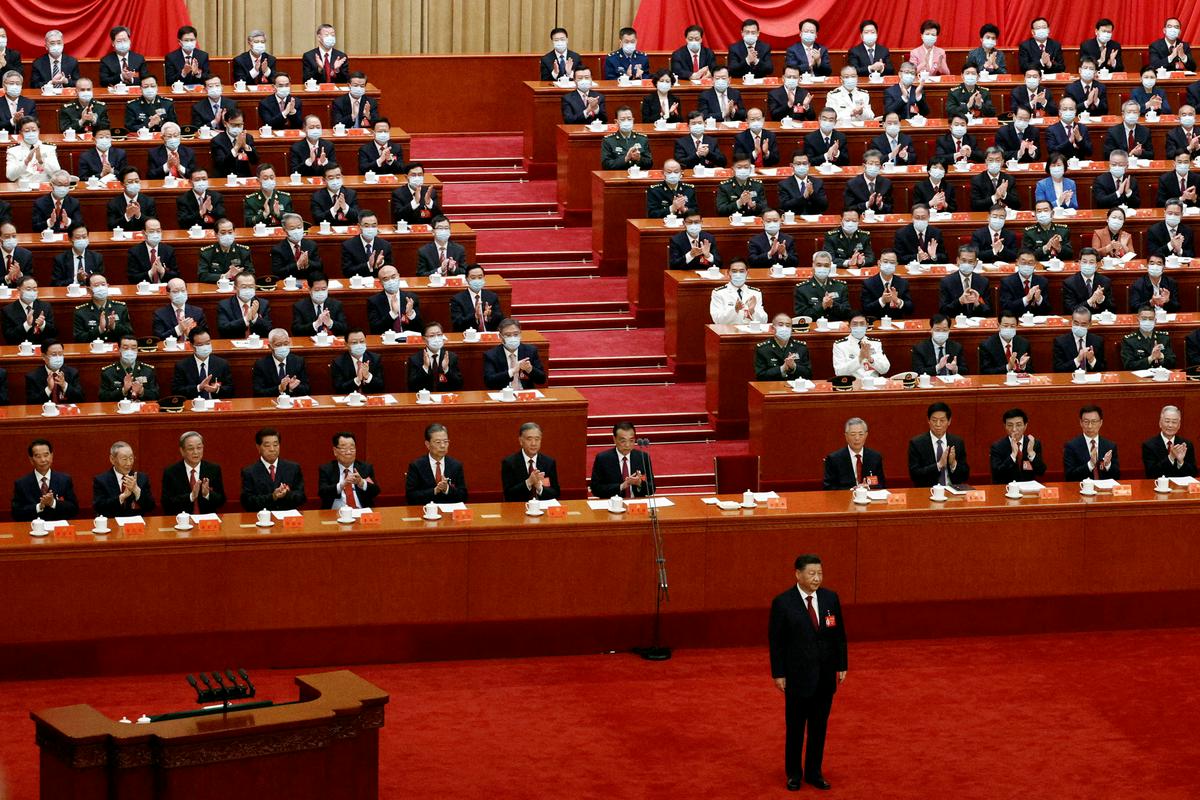 Ši Džinping je v uvodnem govoru na kongresu dejal, da mora država odločno slediti vodstvu partije, da bodo dosegli preporod in modernizacijo ter razširili 