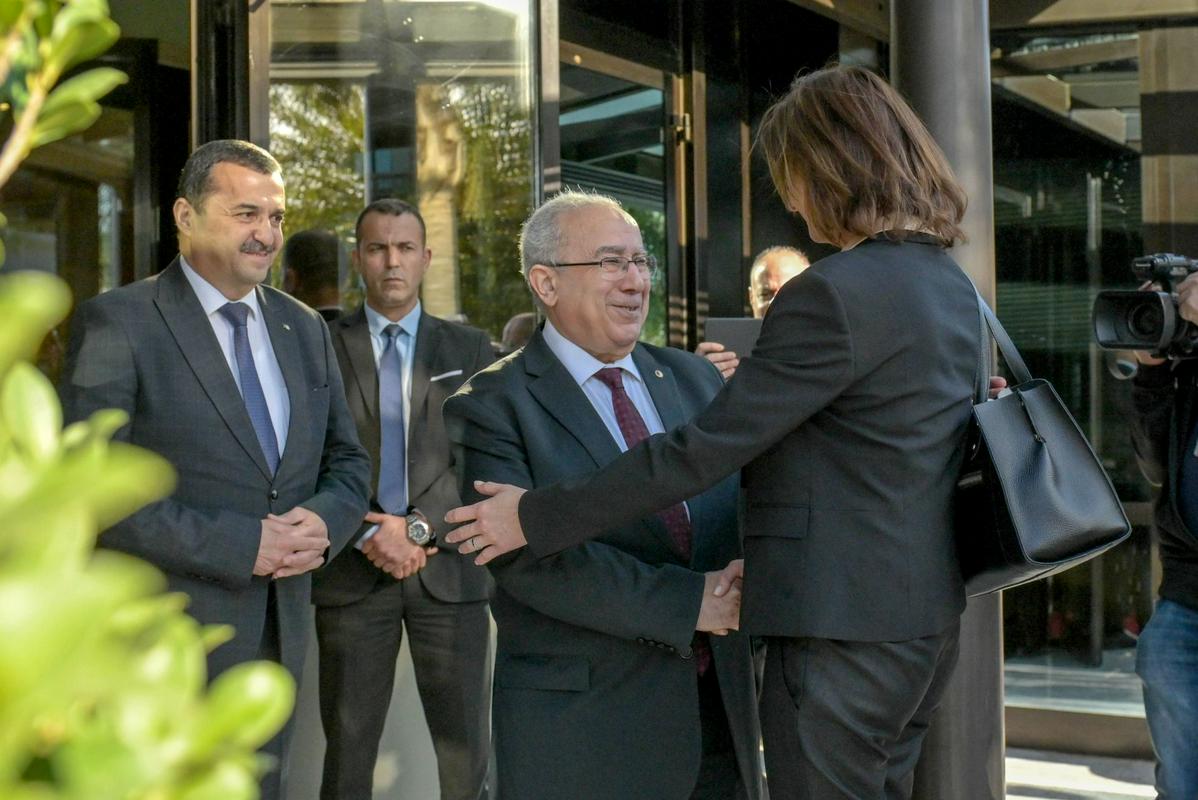 Ministrica za zunanje zadeve z alžirskim ministrom. Foto: MZZ