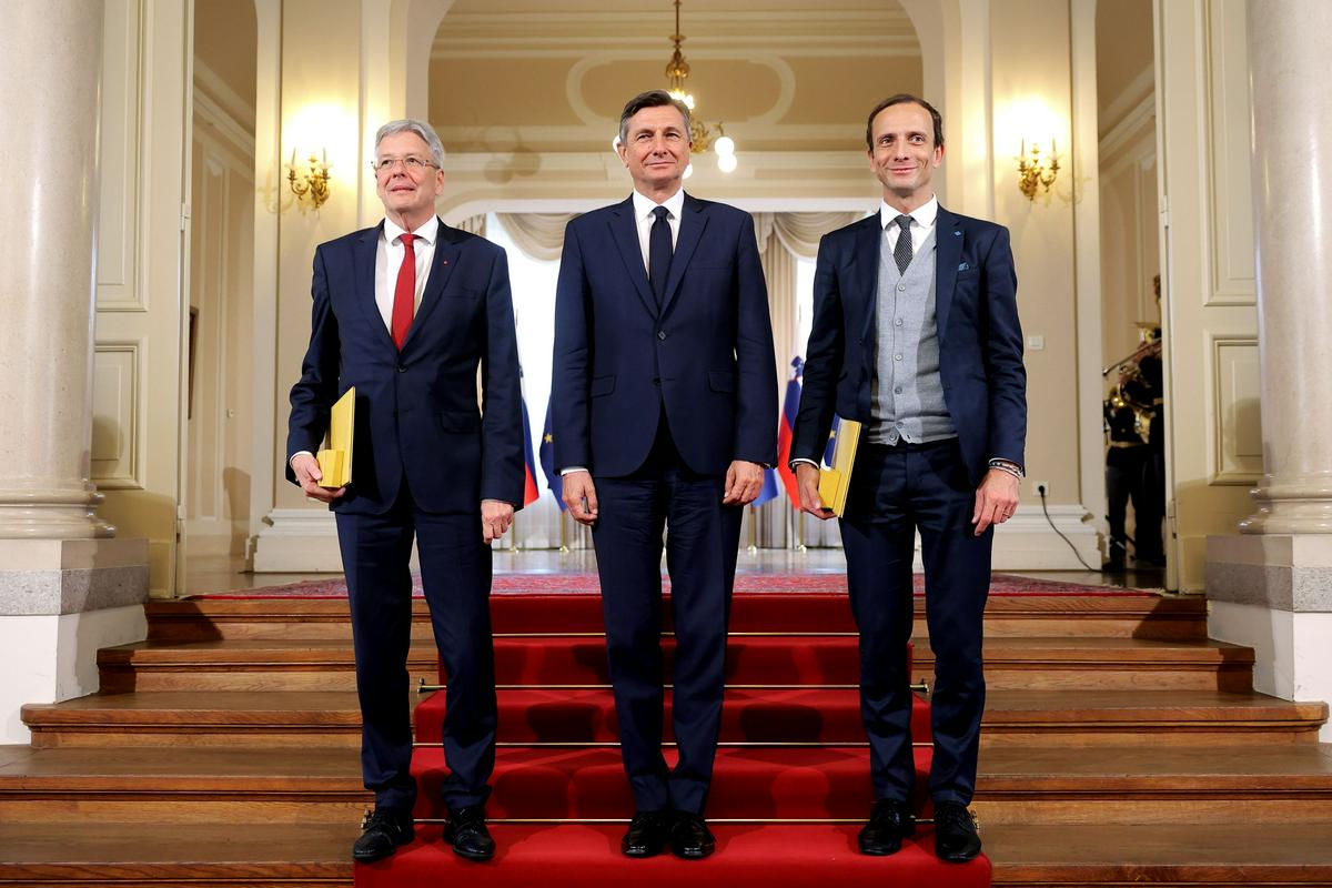 Predsednik z obema odlikovancema. Foto: Urad predsednika republike/Daniel Novakovič/STA