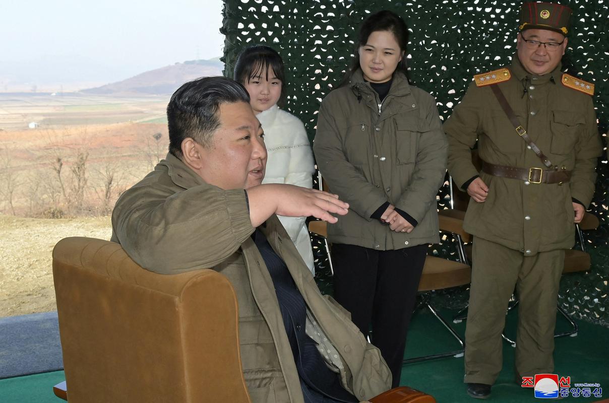 Kim Chu-ae se je srečala tudi z uradniki. Foto: Reuters