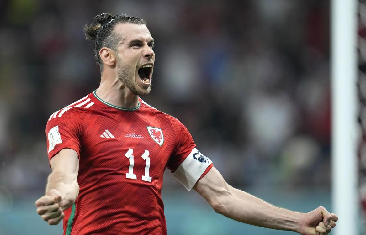Kapetan Gareth Bale je priigral enajstmetrovko in jo tudi uspešno izvedel. Zelo se je razveselil prvega zadetka na svetovnih prvenstvih. Foto: AP