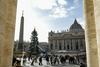 V Vatikanu skoraj škandal zaradi božičnega drevesa
