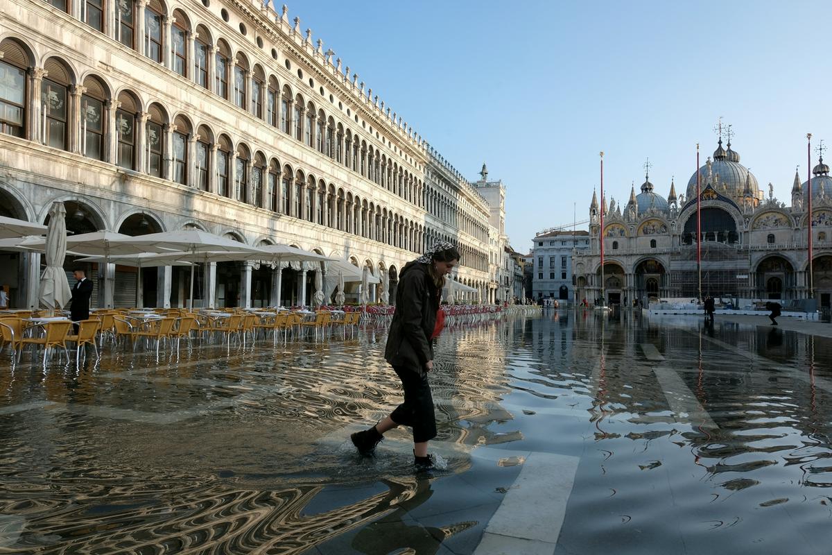 Trg svetega Marka v Benetkah je znova poplavljen. Foto: Reuters