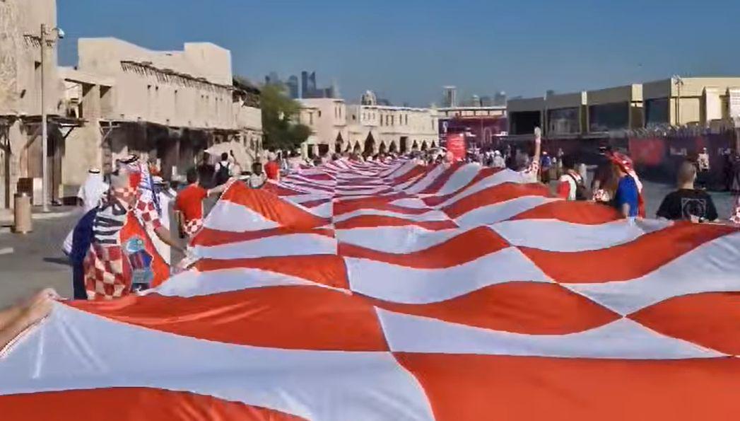 Rdeče-beli kvadrati v središču Dohe. Foto: Facebook
