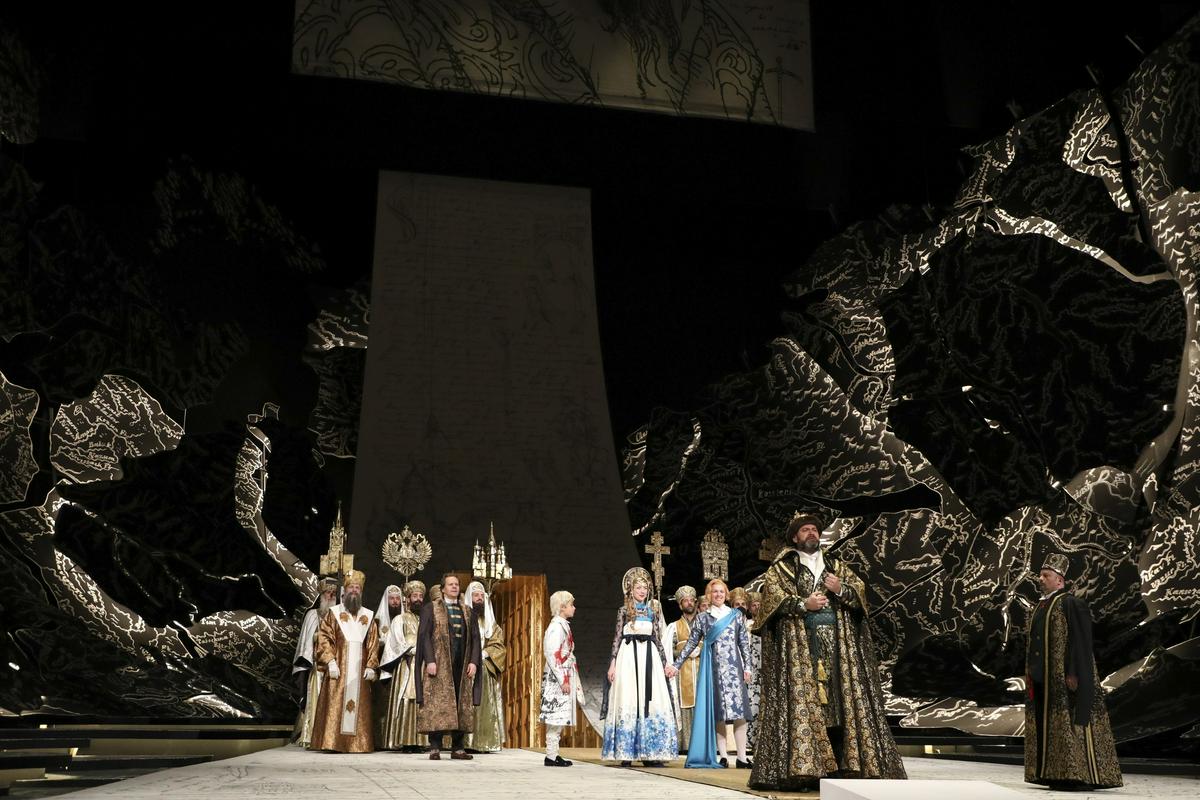 Posnetek s kostumske vaje za opero Boris Godunov, ki bo 7. decembra odprla sezono 2022/23 v Scali v Milanu. Foto: La Scala