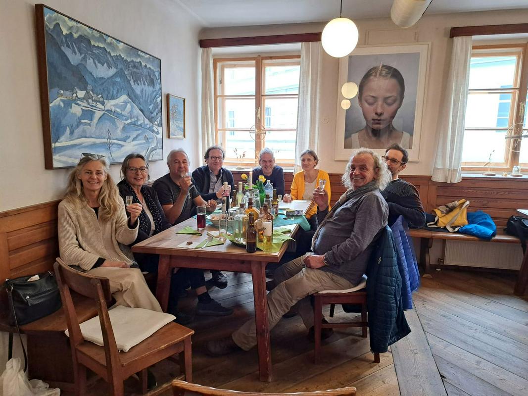 Omizje pri princu Johanu, na sliki manjkata Štefan Sienčnik in gostiteljica Manuela Fritz.Foto: Novice