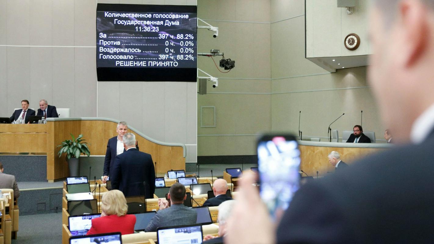 Zakon zdaj roma v zgornji del ruskega parlamenta. Foto: Reuters