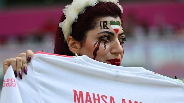 Iran's second match at the World Cup is also taking place amid the protests and riots that have rocked the country in recent months, all of which resulted in the religious police killing an uncovered Mahsa Amini during an arrest.  Before the opening game, the captain of the national team expressed his condolences to the relatives of the victims and expressed his support for women's equality, but the national team did not sing the national anthem at the beginning of the match against England (2:6).  Photo: Reuters