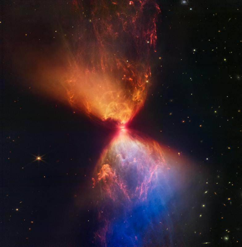 Posnetek instrumenta Nircam. Oblak L1527 je v očesu vidni svetlobi temen, v infrardeči pa zažari. Foto: NASA, ESA, CSA, STScI /Joseph DePasquale (STScI), Alyssa Pagan (STScI), Anton M. Koekemoer (STScI)
