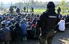 Srbija po streljanju med tihotapci ljudi premestila več kot 1000 prebežnikov