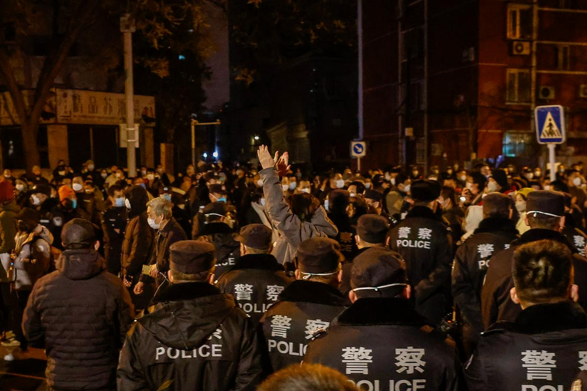 Nadaljevanje protestov na Kitajskem. V Pekingu posredovala policija.