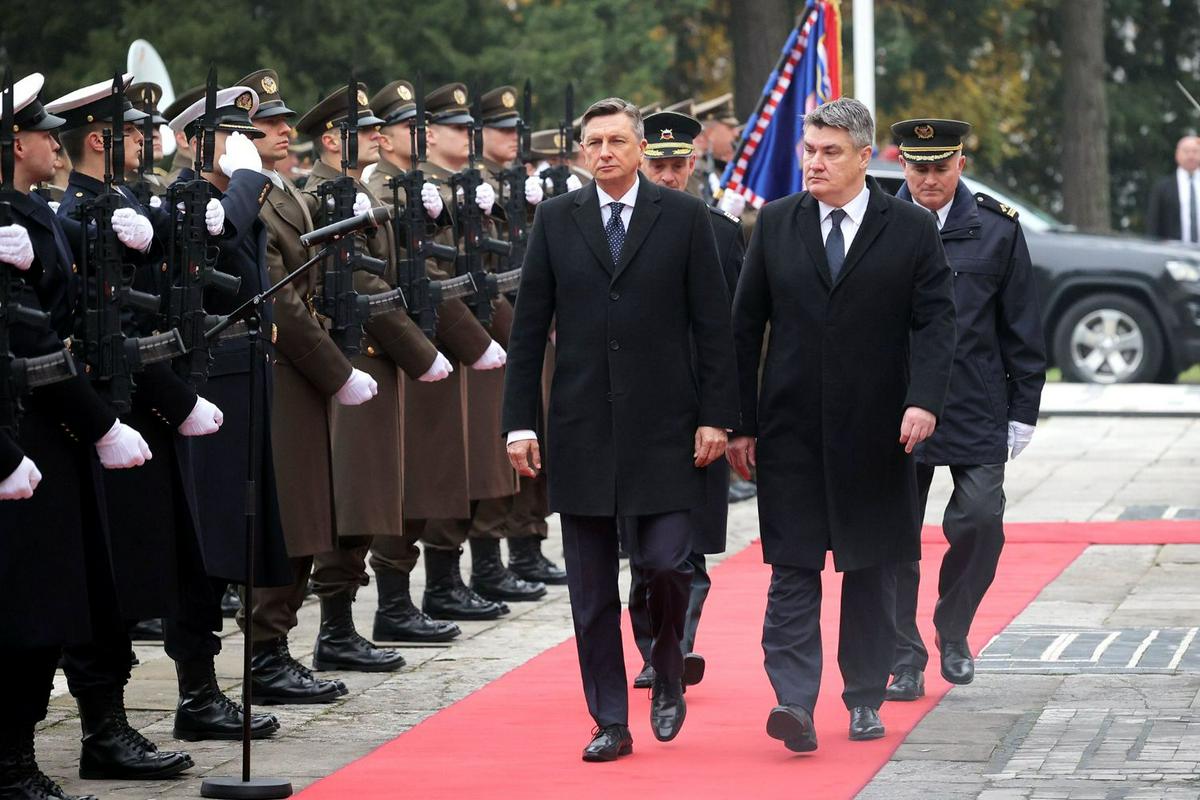 Pahorjev obisk na Hrvaškem se je začel s sprejemom z vojaškimi častmi. Foto: Twitter/Borut Pahor
