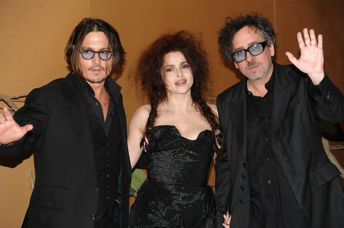 Johnny Depp in Helena Bonham Carter sta skozi leta skupaj zaigrala v več filmih Tima Burtona, sicer igralkinega nekdanjega moža. Med njimi so Mrtva nevesta, Sweeney Todd, 