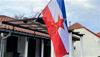 Issa il 29 novembre la bandiera dell'ex Jugoslavia e si busca una denuncia
