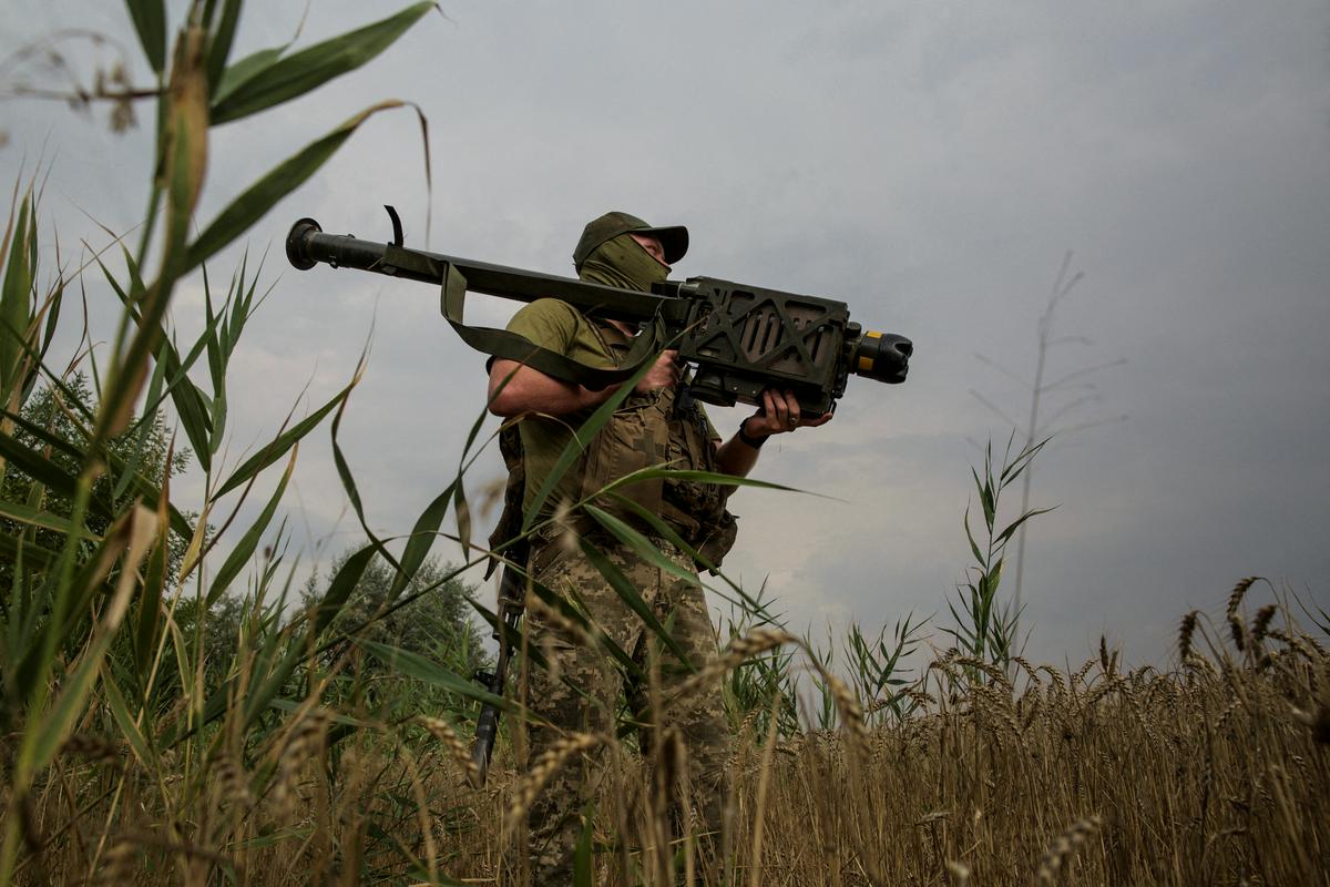 Zahod je ukrajinskim silam dobavil že za več milijard dolarjev orožja in vojaške opreme. Foto: Reuters