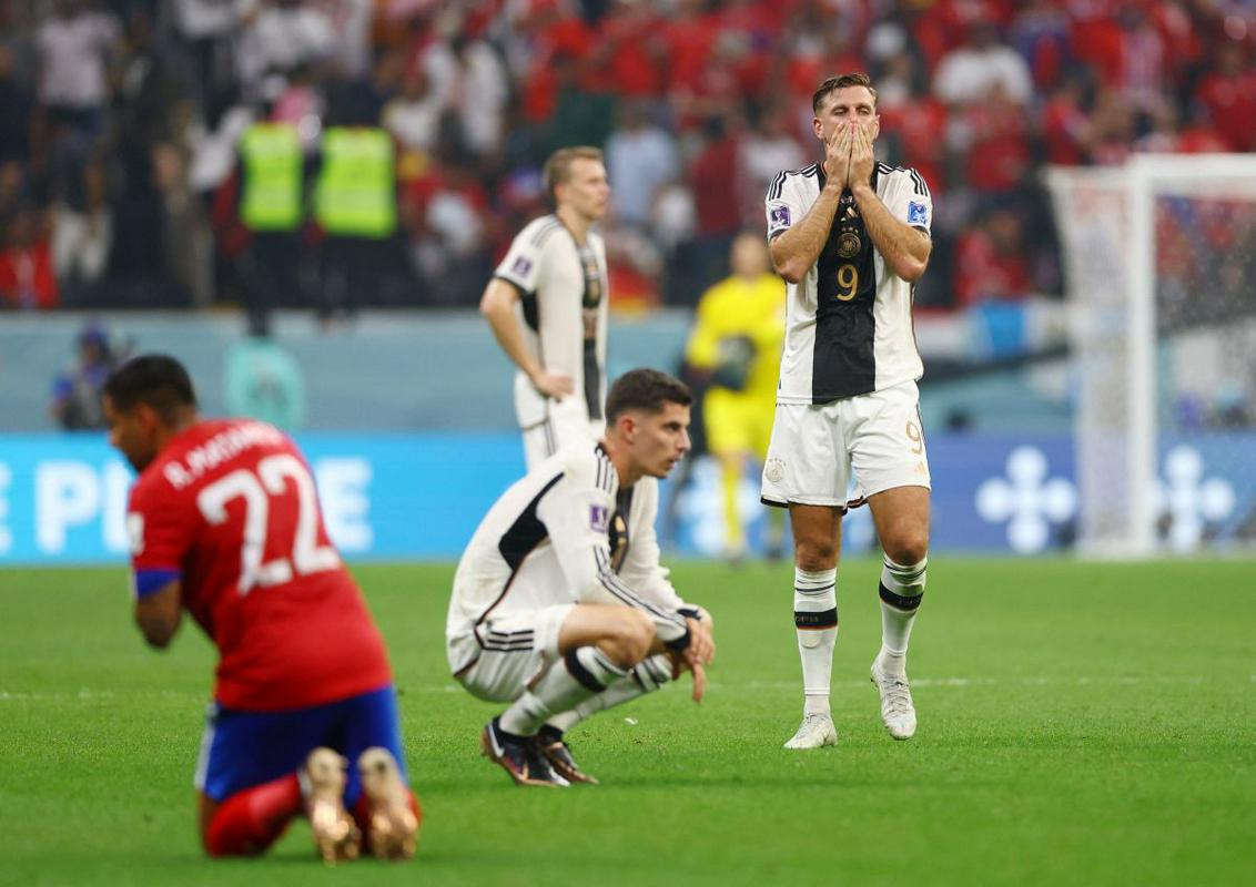 Nemški reprezentančni nogomet je v hudi krizi. Še nikoli se ni zgodilo, da bi Nemčija na dveh svetovnih prvenstvih zapored izpadla že po predtekmovanju. Foto: Reuters
