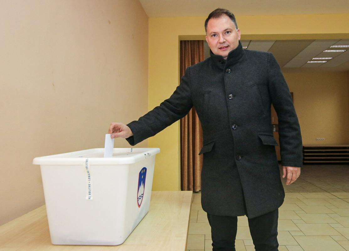 Damjan Anželj na volišču. Foto: BoBo