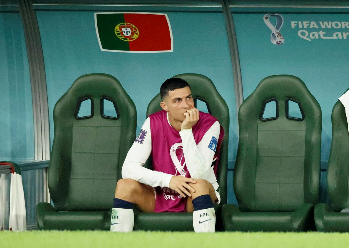 Ali se lahko na torkovi večerni tekmi na stadionu Lusail zgodi nepredstavljivo in bo Cristiano Ronaldo začel tekmo osmine finala proti Švici na rezervni klopi? Foto: Reuters