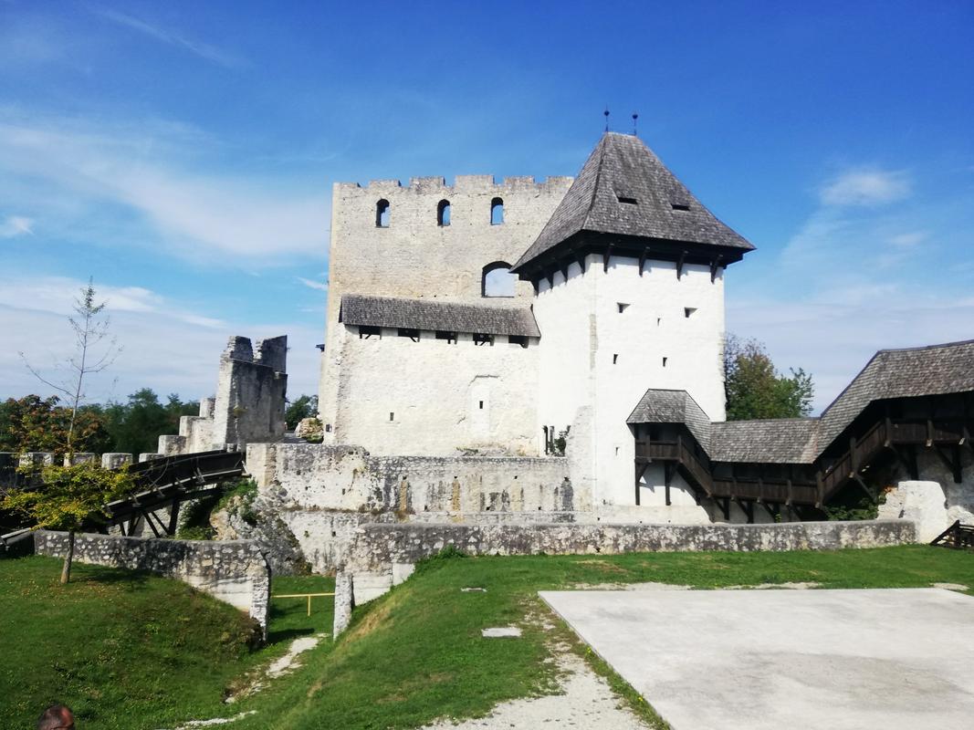Celjski Stari grad je eden naših največjih gradov ter je povezan z rodbino grofov Celjskih in knezov. Foto: Andrej Doblehar