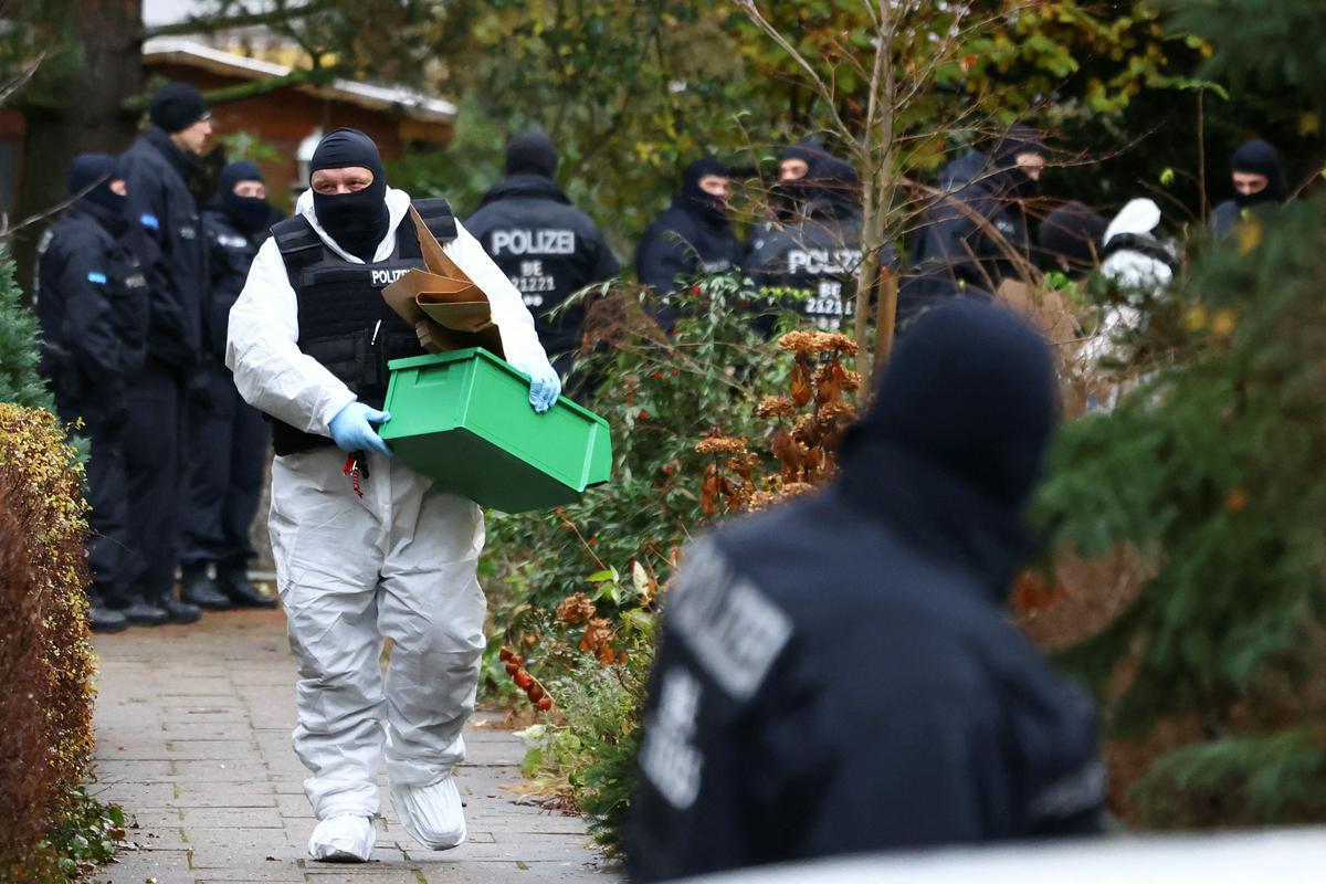 Nemški mediji pišejo, da gre za eno največjih policijskih akcij v državi doslej. Foto: Reuters