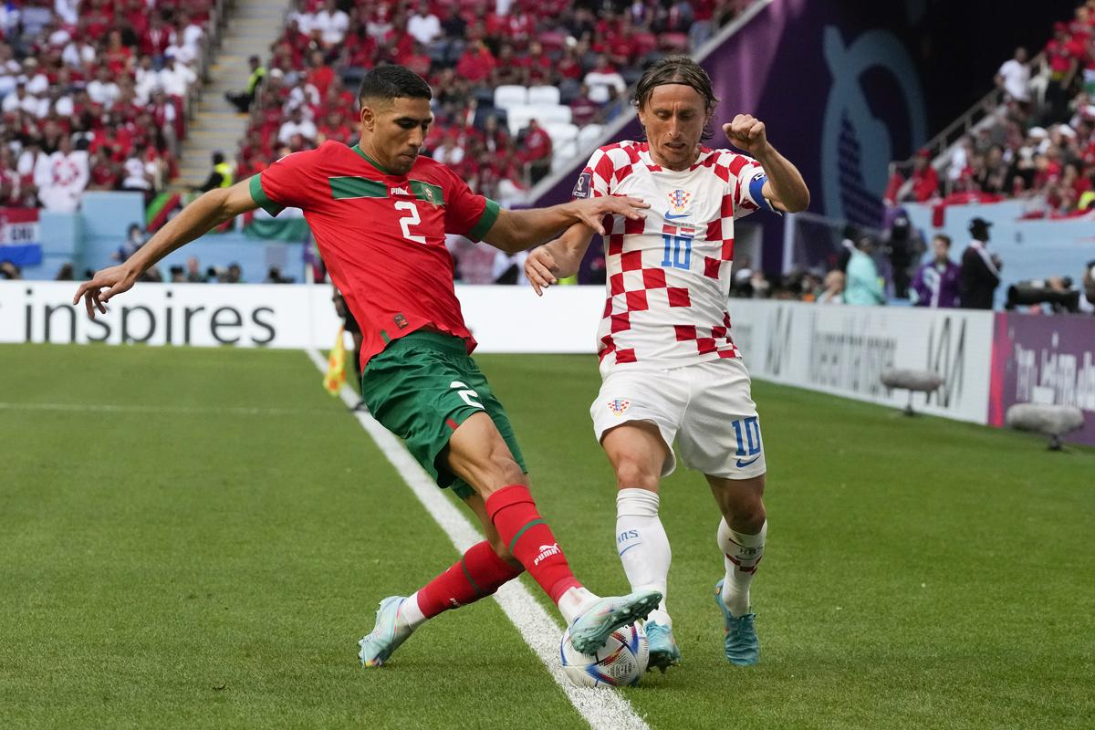 Samo skupina F ima dva predstavnika v četrtfinalu: Maroko in Hrvaško. Obe ekipi druži granitna obramba, hkrati pa sta zasedbi z najmanj doseženimi goli med osmerico. Foto: Reuters